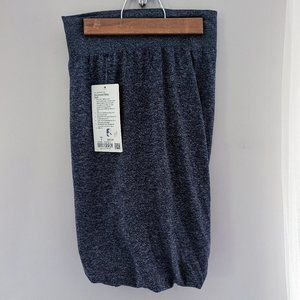 NWT sz6 lululemon Boulevard Bliss navy blue skirt travel ready stretch, slim fit